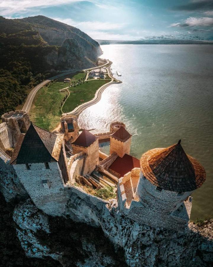 Apartmani Nina Golubac Exterior foto